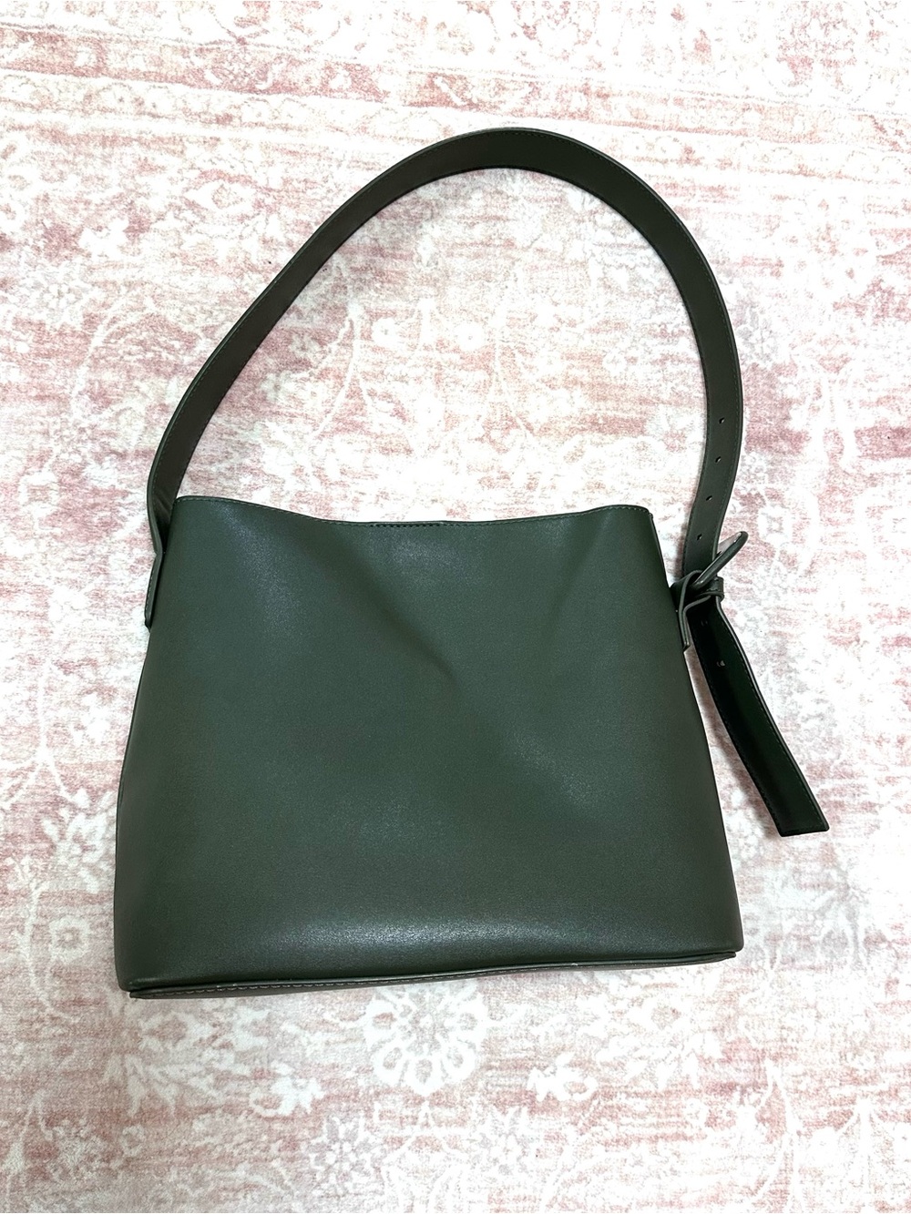 Leather 🥝 Bucket Bag in Green by Bostanten - Picture 6 of 16